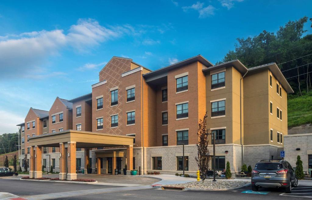 Best Western Plus Franciscan Square Inn & Suites Steubenville Main image 1